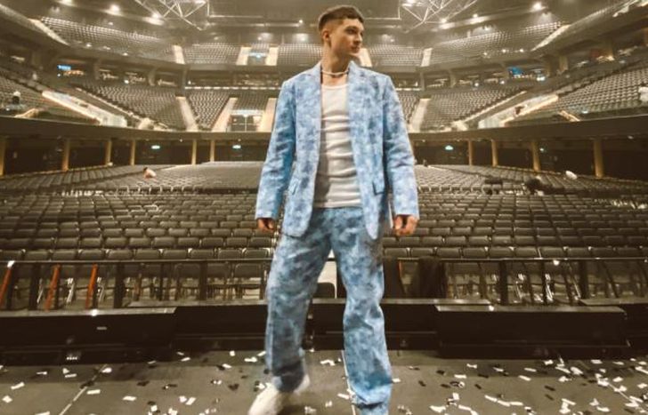 Alejo quiere pisar fuerte en la escena y dejar una huella con su música.