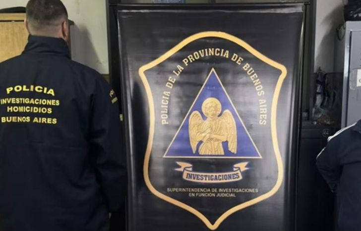 El hombre fue detenido en la puerta del banco.