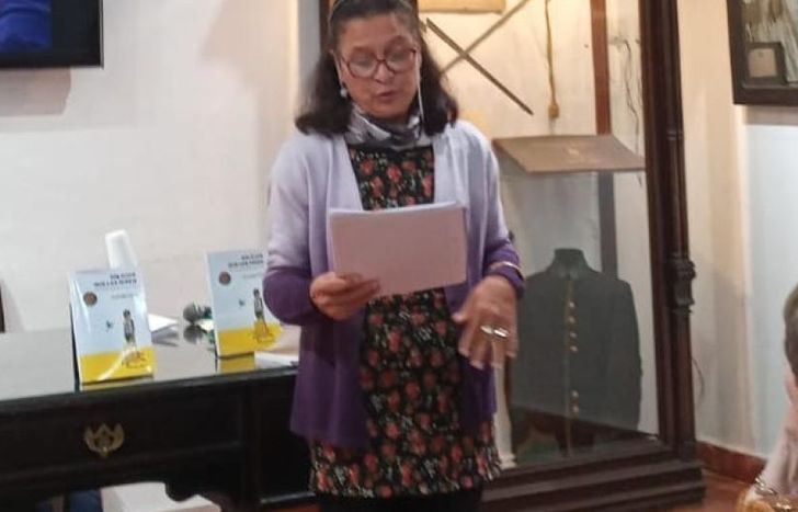 Se podrá leer una poesía, actuar, cantar, o expresarse de distintas maneras.