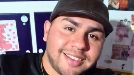 tras el escrache a milei en lomas, sigue detenido un joven: de que se lo imputa