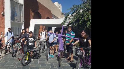 viernes santo en avellaneda: misioneros recorrieron la ciudad en bici