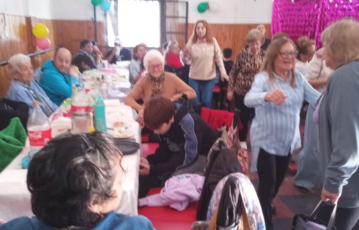 Un festejo masivo en Temperley con abuelos, nietos y bisnietos.&nbsp;
