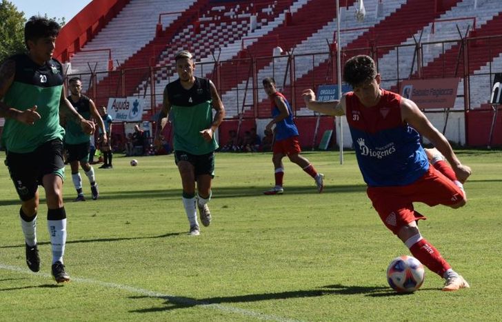 Los Andes empató los dos amistosos ante Nueva Chicago, en Lomas.
