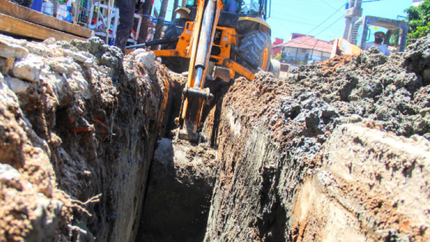 Los trabajos permitirán que miles de vecinos tengan cloacas.