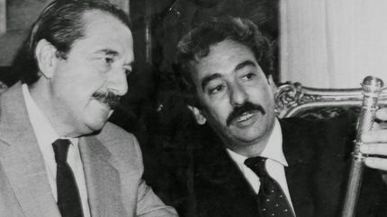 El platero lomense y Alfonsín, en el regreso de la democracia.