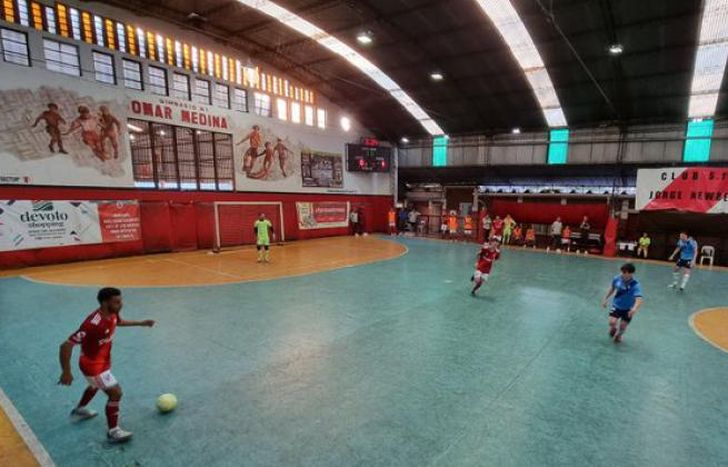 Country arrancó ganando y terminó 1 a 1 ante el líder River.