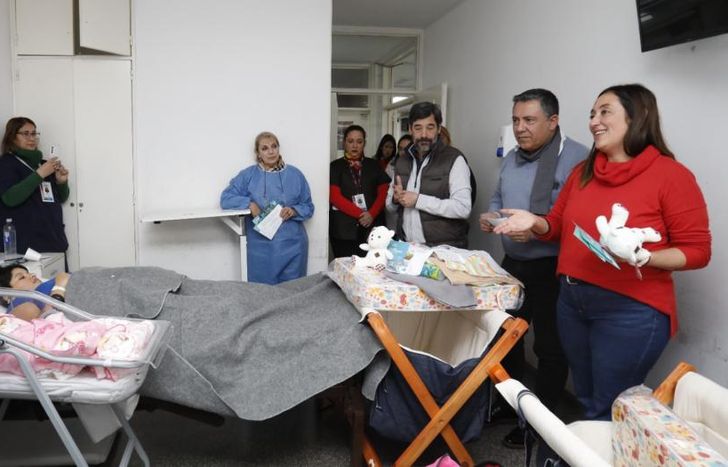 Autoridades visitaron el Hospital Alende.