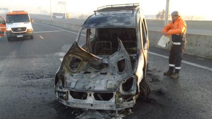 Así quedó la camioneta tras el incendio.