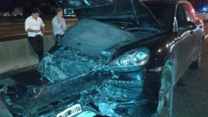 la camioneta circulaba a gran velocidad cuando chocó al vehículo.