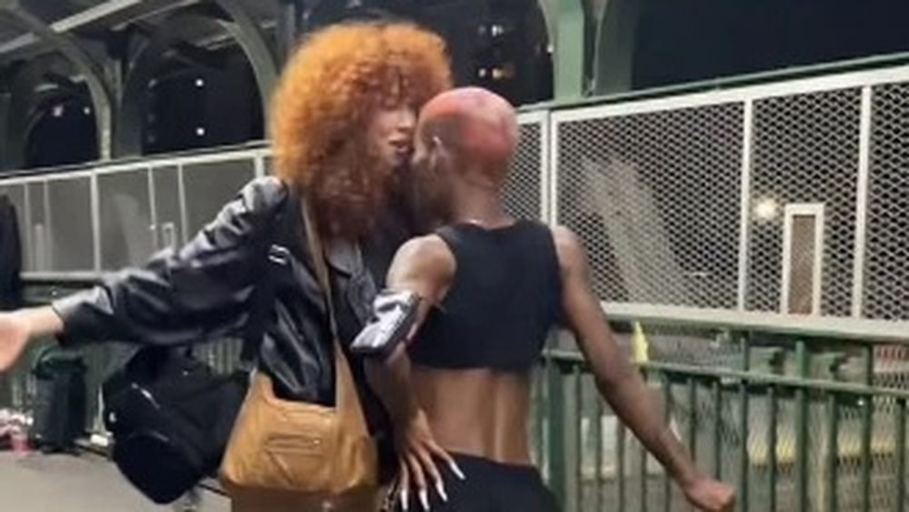 Con toda la actitud. Una chica sorprendió al bailarín de la calle de Temperley.&nbsp;