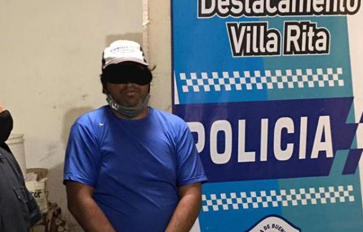 Tiene 46 años.