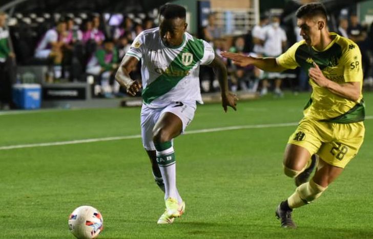 Cuero se le va en velocidad a Román.