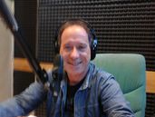 Daniel sigue por radio, año tras año, la campaña del Club Atlético Banfield. Daniel sigue por radio, año tras año, la campaña del Club Atlético Banfield.