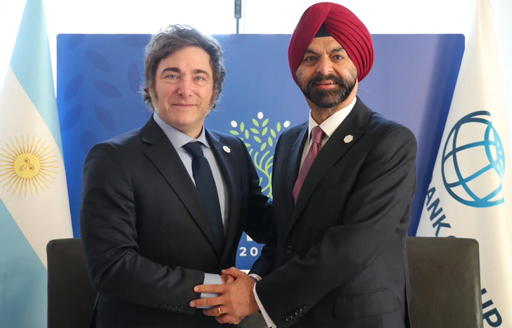 Javier Milei y el presidente del Banco Mundial, Ajay Banga﻿.