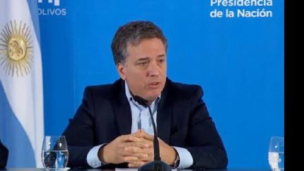 con el riesgo pais por las nubes, el gobierno intenta quitarle presion al dolar