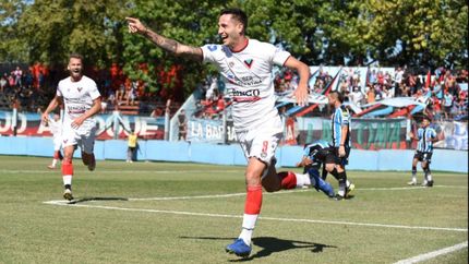 Nicolás Da Campo abrió el camino de cabeza para Brown.