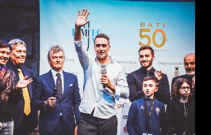 Batistuta, muy feliz, agradeció una nueva muestra de cariño.