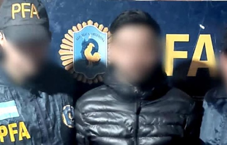 La PFA detuvo a tres jóvenes.