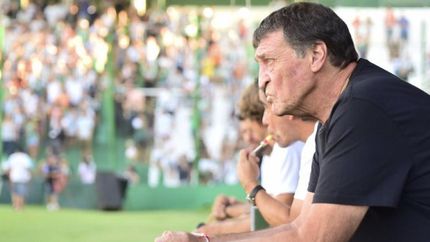 Falcioni suma una alternativa en el mediocampo a partir de julio.