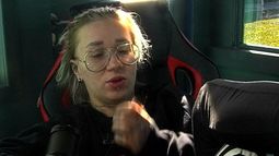 Katia hace planes en Gran Hermano.