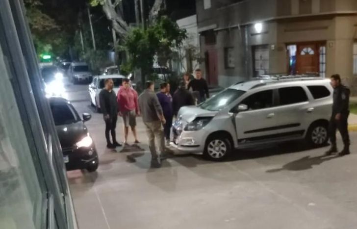 La camioneta se llevó la peor parte del choque.