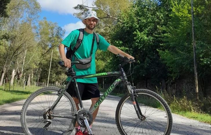 Diego tiene 37 años.