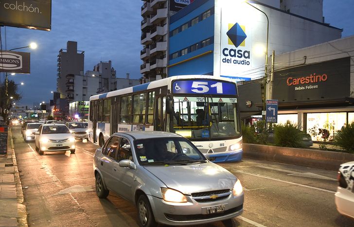 Algunas líneas de colectivos que circulan por Lomas de Zamora no hacen el paro de la CGT.