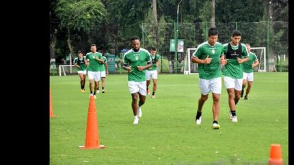 banfield: julio falcioni ya tiene el equipo para el debut