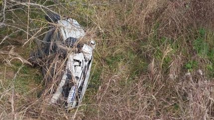 Así quedó el auto de la vecina de Lomas.