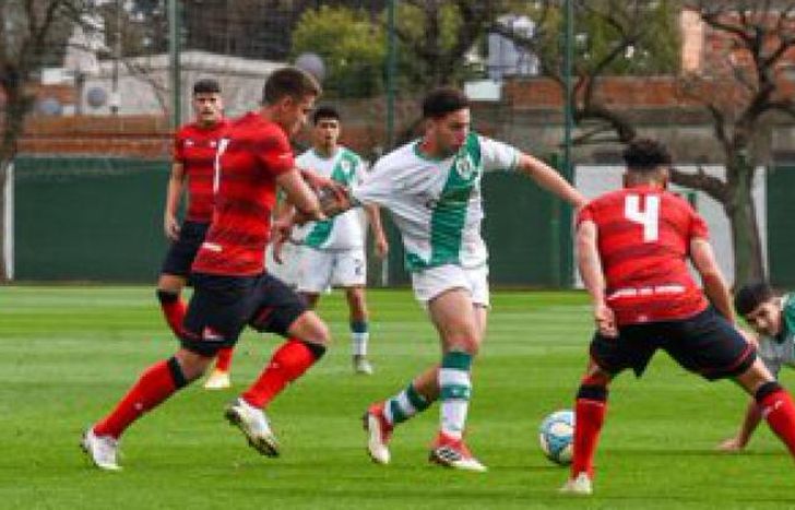 El Taladro lo empató en el descuento y sigue expectante.