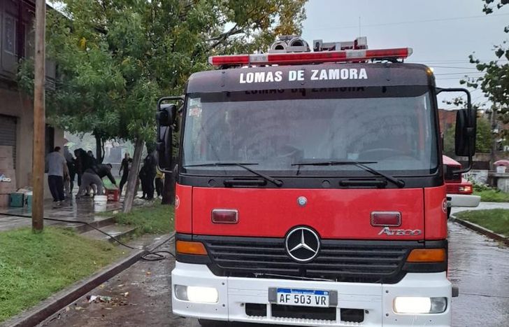 Intervinieron dos dotaciones de los Bomberos de Lomas.