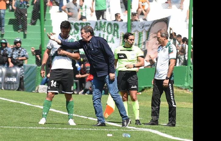 Falcioni confiará en el Chino Vittor desde el arranque en el medio.