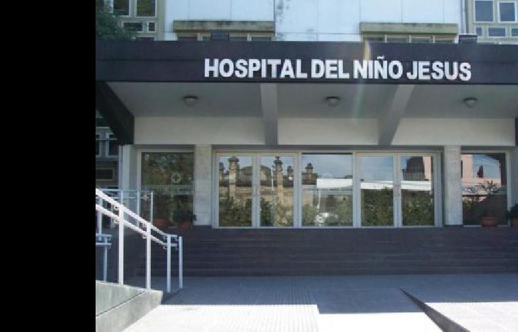 la mamá tiene 18 años y severos problemas de adicciones.