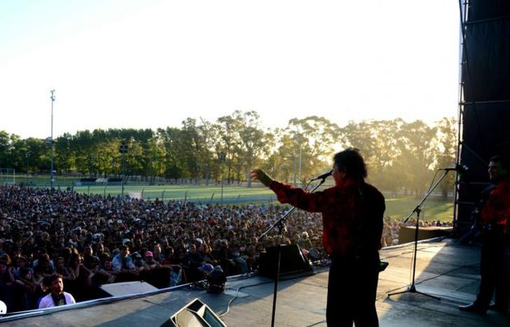Antes de La Sole, Los Palmeras dijeron presente en Lomas.