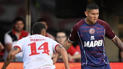 Cáceres está a préstamo desde Racing. Cáceres está a préstamo desde Racing.