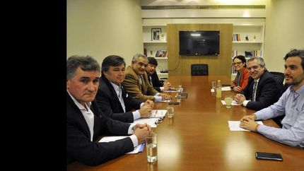 alberto fernandez recibira este lunes a los representantes de la mesa de enlace