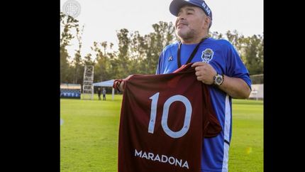 Lanús mostró al 10 con su 10. Lanús mostró al 10 con su 10.