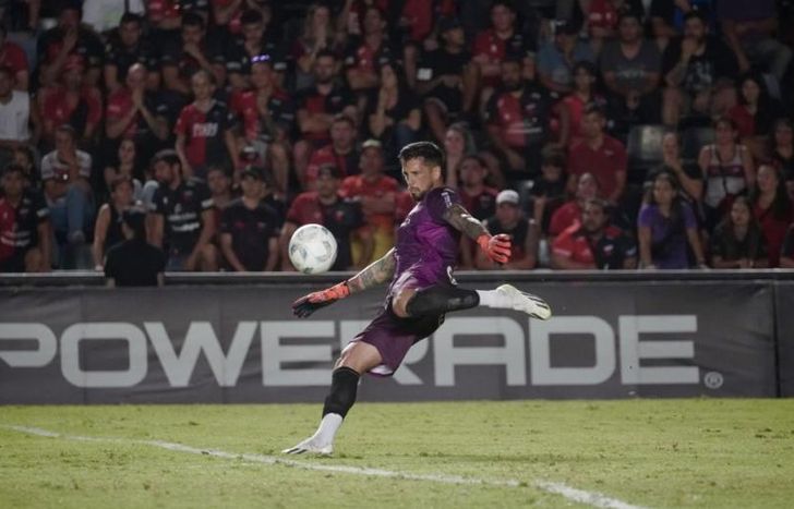 Rago mantuvo su  quinta valla en cero en Temperley.