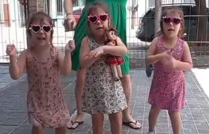 ¿Futuras artistas? Delfina, Victoria y Julieta en plena acción.