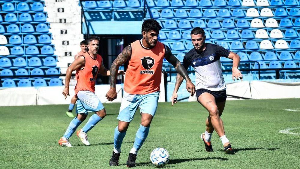 Javier Toledo se pierde el arranque.