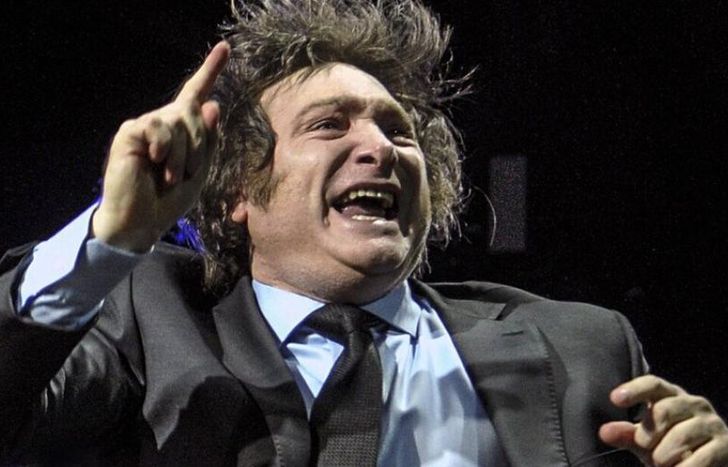 Javier Milei fue denunciado por tres diputados por su viaje a España.