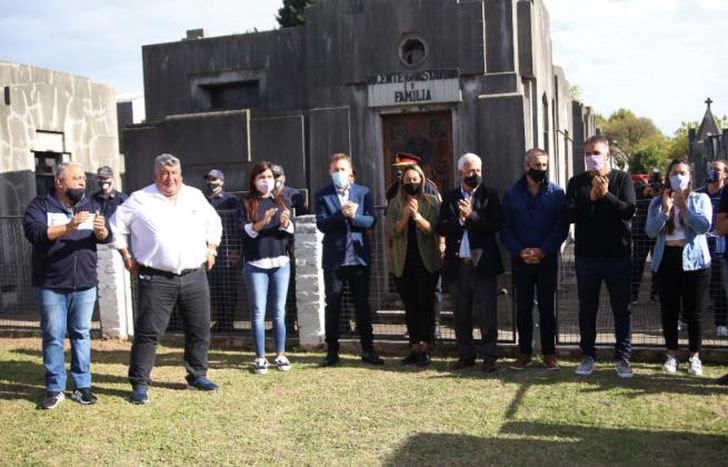 Este viernes se hizo un homenaje en el Panteón del Cementerio.