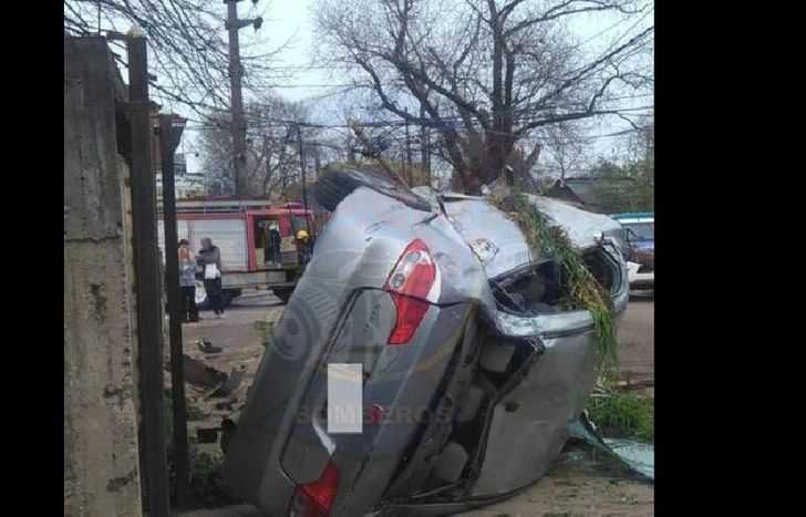 Los Bomberos Voluntarios de Almirante Brown estuvieron trabajando en el lugar.
