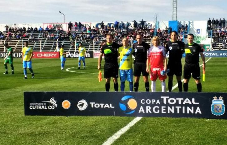 Temperley ya jugó en Cutral Có y eliminó a Argentinos.