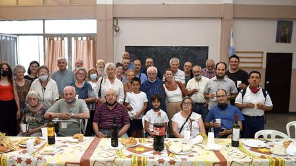 El Padre Francisco tuvo un festejo por sus 65 años de sacerdote.