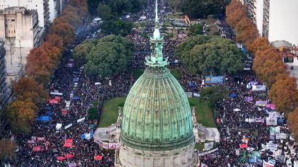 ni una menos: miles de mujeres colmaron la plaza del congreso contra la violencia de genero