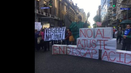 una nueva movilizacion por los recortes en discapacidad