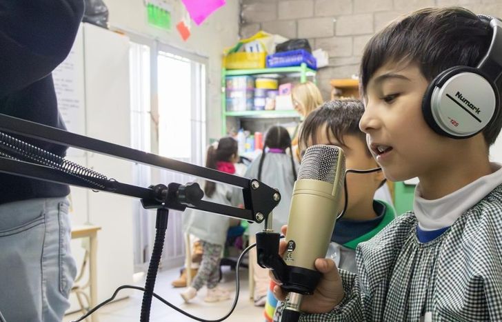 Entregaron un kit profesional de podcast en el Jardín Nº15.