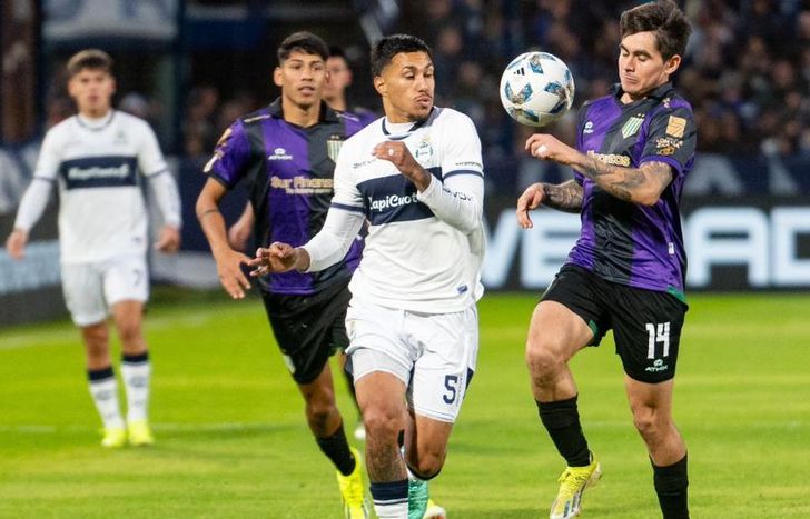 Galván, la pelota, y Saravia.