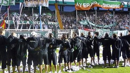 Hinchas y plantel se unían por el sueño del título en 2009.